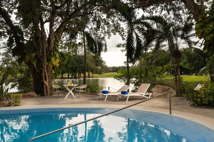 Hotel with Pool