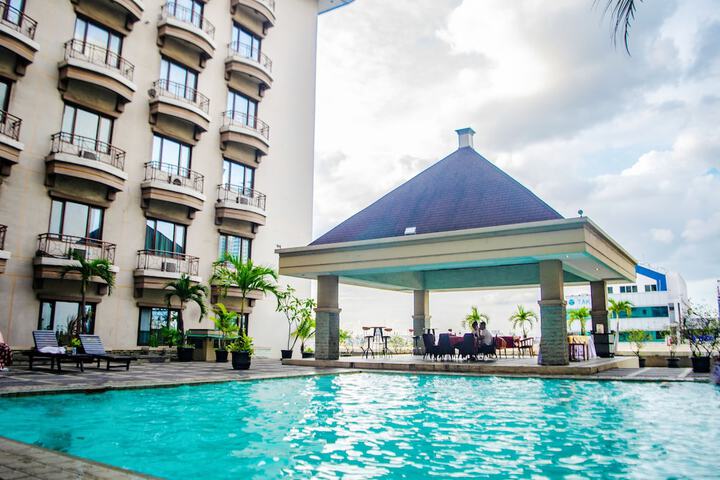 Hotel Pool