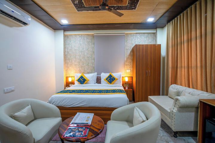 Room 16 of 28