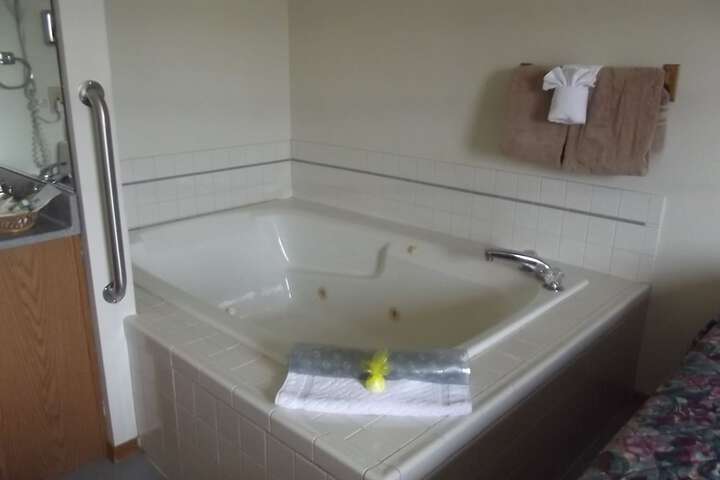 Hot Tub 70 of 81