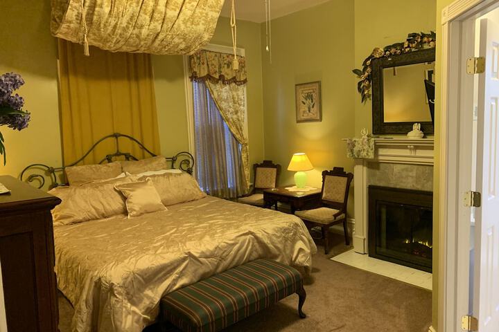 Room 28 of 114