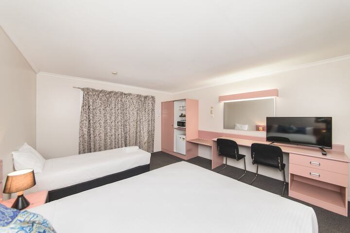 Room 11 of 36