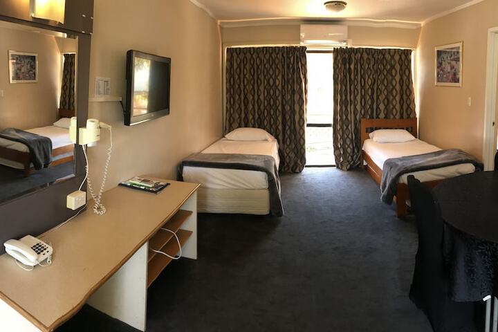 Room 4 of 36