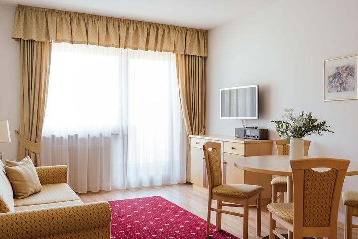 Room 9 of 16