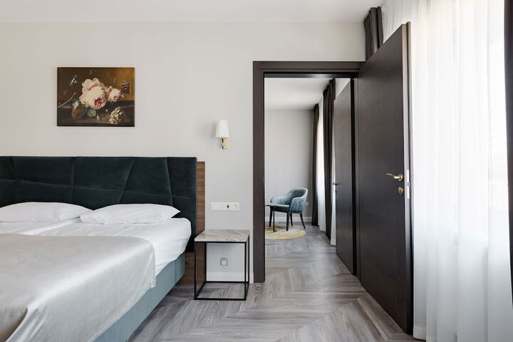 Room 26 of 87