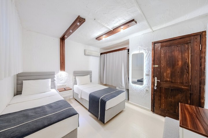 Room 13 of 78