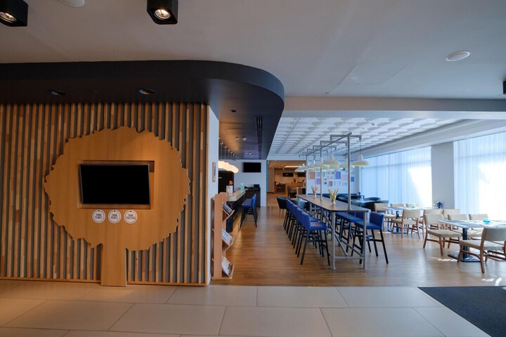Guest Lobby