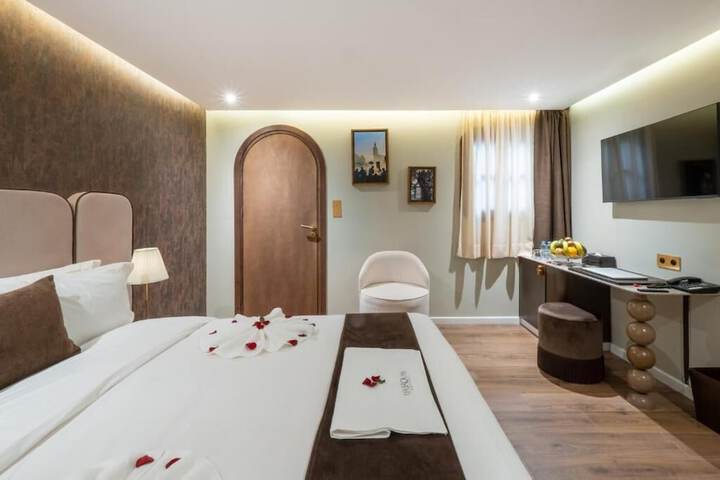 Room 35 of 63