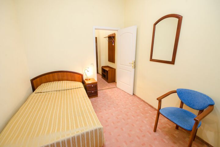 Room 10 of 60