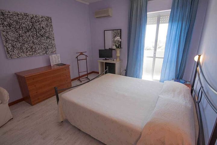 Room 6 of 36