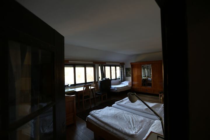 Room 9 of 86
