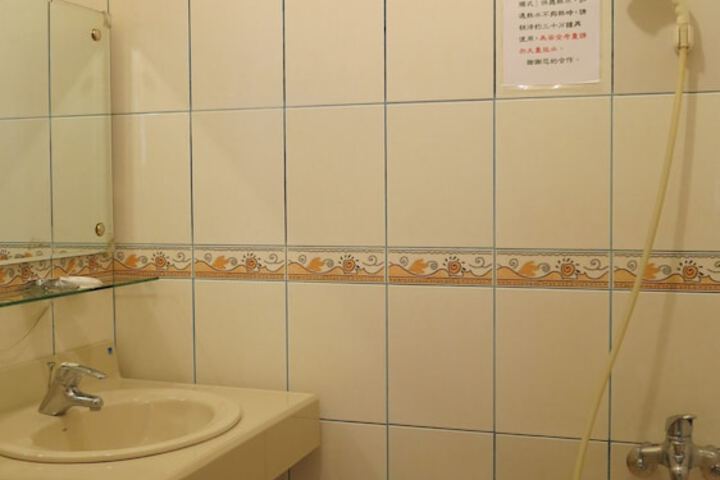Room 12 of 21