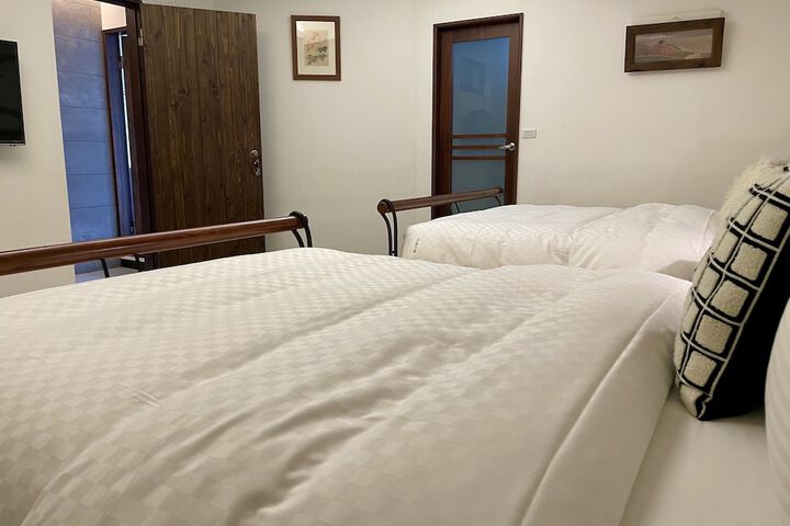 Room 10 of 24