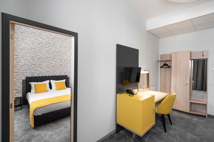 Room 6 of 35
