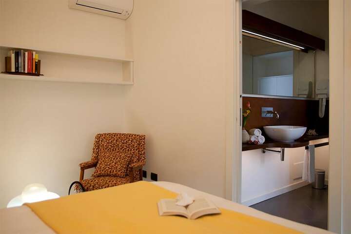 Room 19 of 48