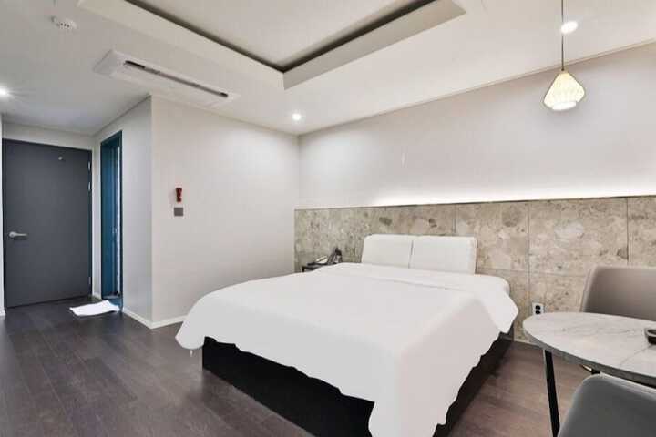 Room 14 of 44