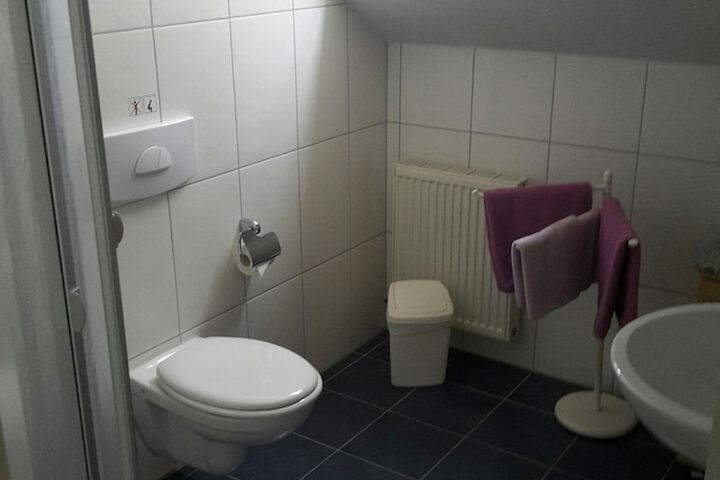 Room 8 of 25
