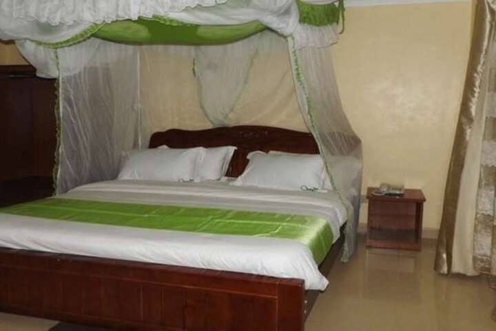 Room 4 of 27