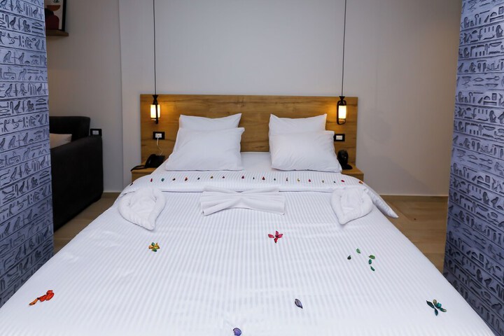 Room 33 of 150