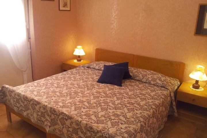 Room 7 of 11