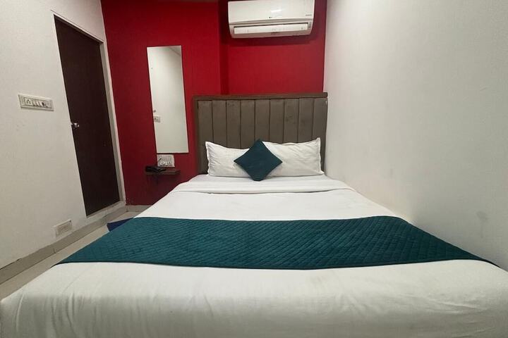 Room 16 of 27