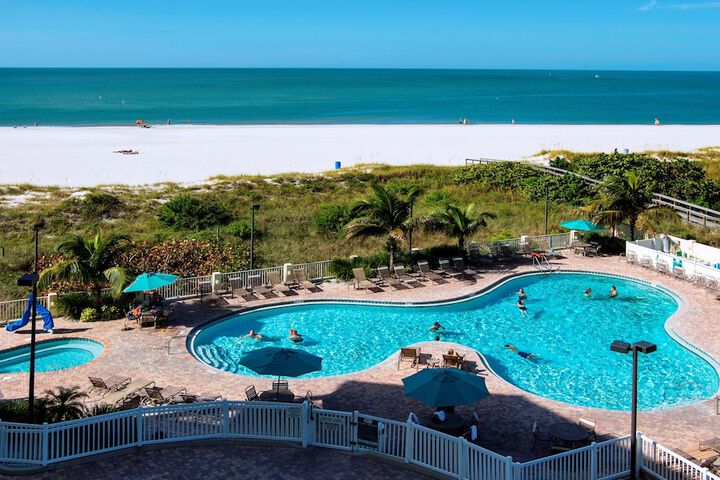 Hotel with Pool