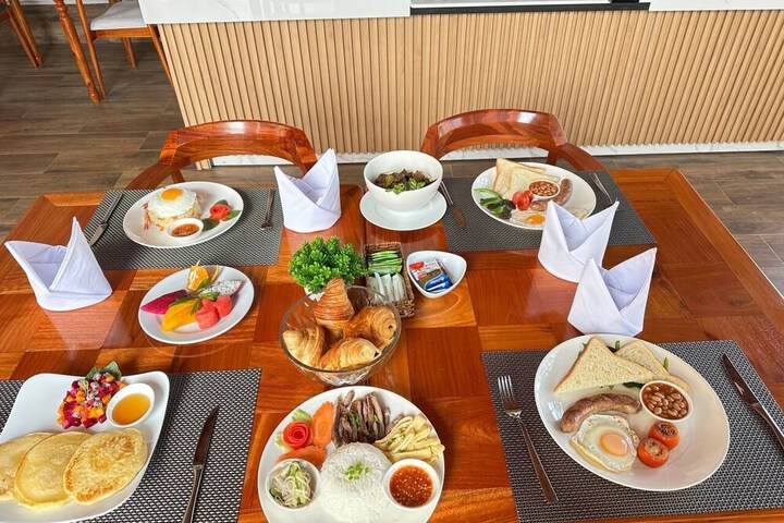 Breakfast/Coffee Service 28 of 40