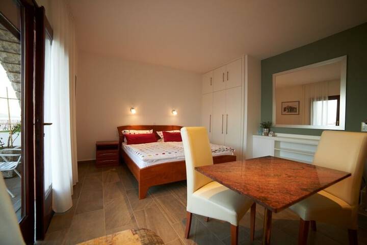 Room 9 of 70
