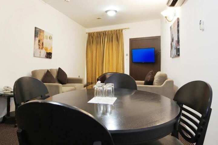 Room 27 of 39