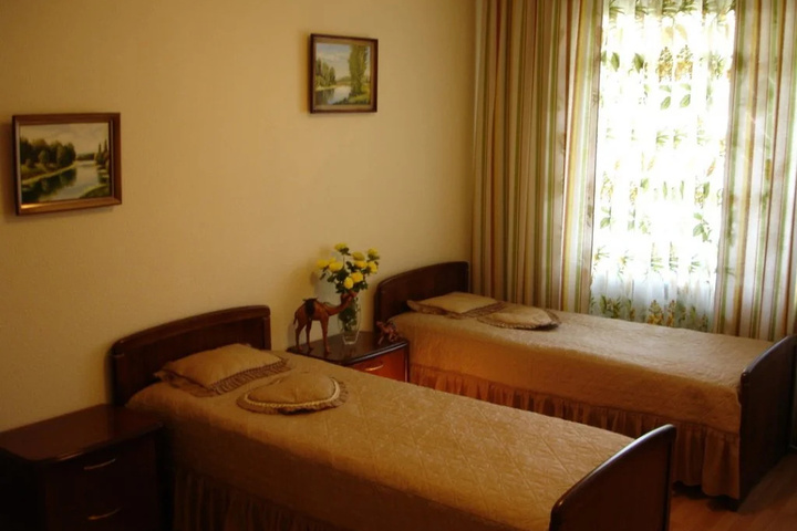 Room 2 of 10