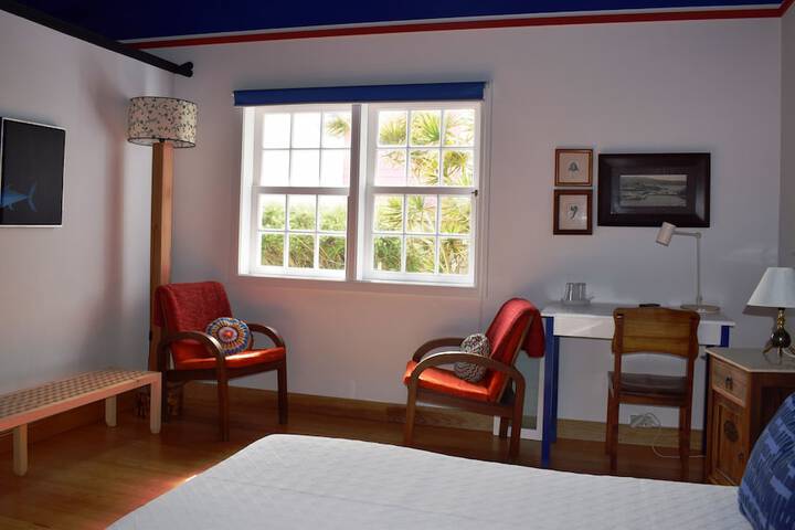 Room 6 of 101