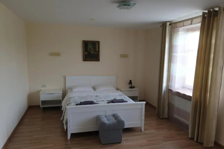 Room 3 of 10