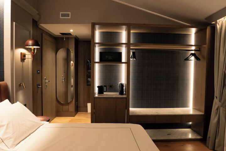 Room 5 of 44