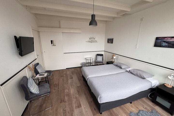 Room 21 of 38