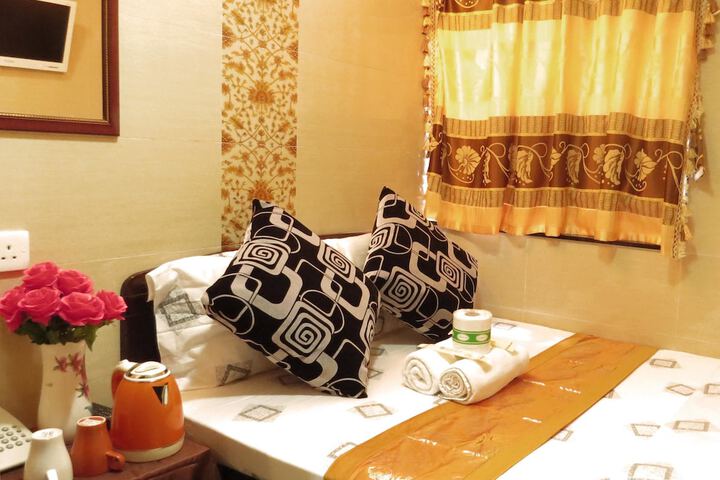 Room 3 of 37