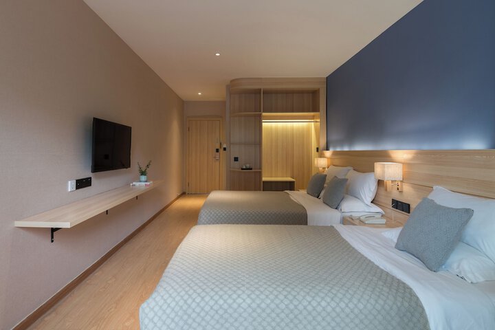 Room 27 of 126