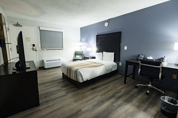 2 Double Beds (17 of 18)