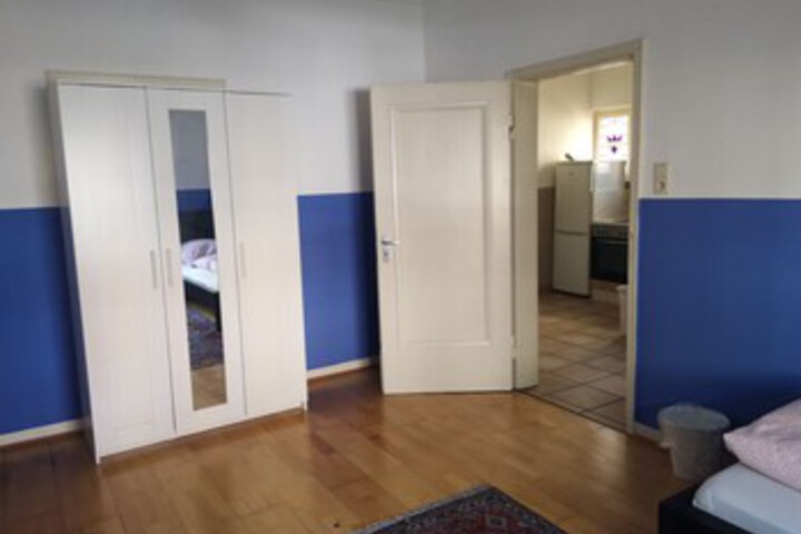 Room 9 of 10