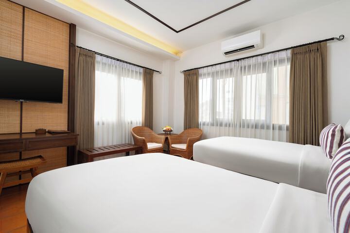 Room 34 of 136