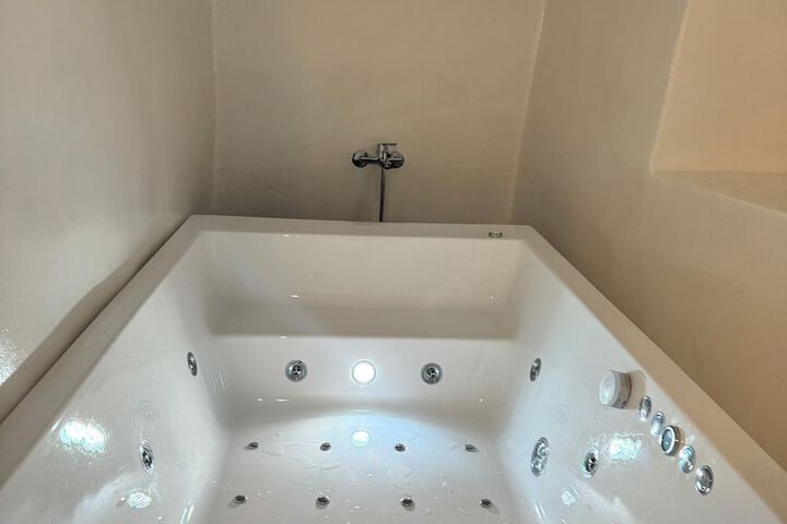 Room 17 of 24