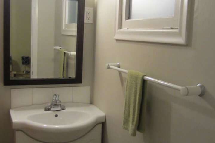 Room 13 of 38