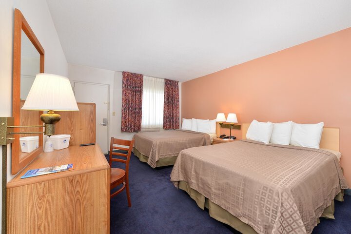 2 Double Beds (3 of 6)