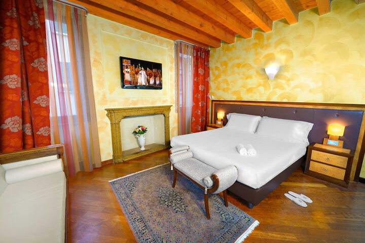 Room 2 of 54