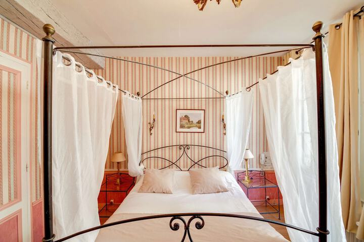 Room 28 of 54