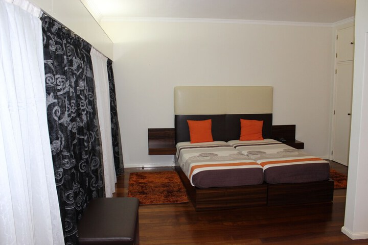 Room 9 of 26
