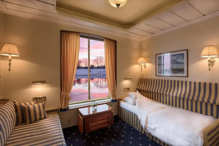 Room 4 of 15