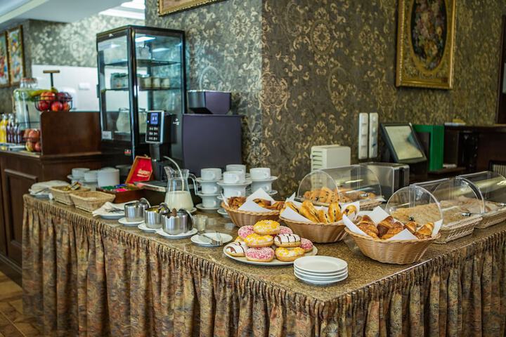 Breakfast/Coffee Service 48 of 95