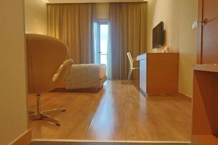 Room 9 of 23