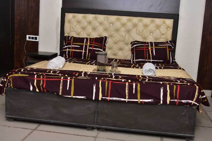 Room 3 of 6