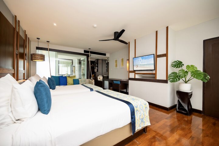 Room 4 of 73